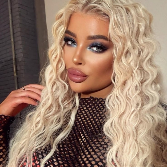 Clinique Chubby Stick Cream Eyeshadow in Curvaceous Coal (Matte Gray) - Picture 10 of 15